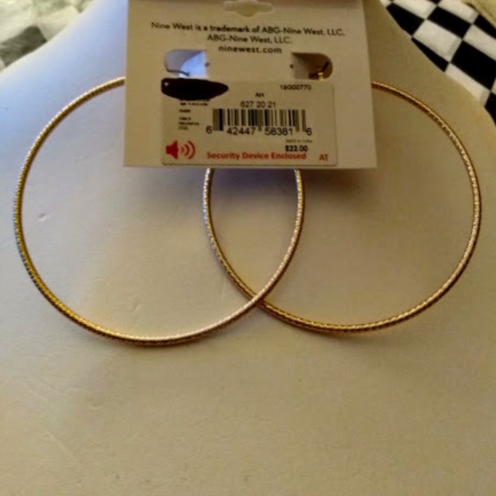 NINE WEST Glam Sparkly Gold Diamond Textured 2.5" Hoop Earrings**NEW! - Picture 3 of 3